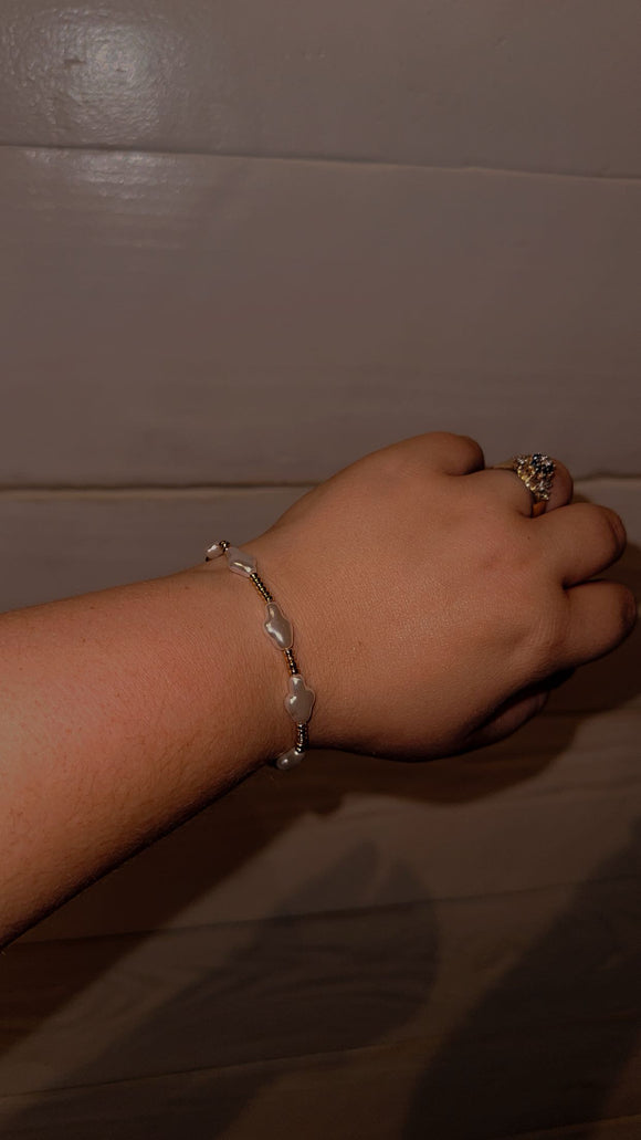 Pearl and Gold Simple Bracelet